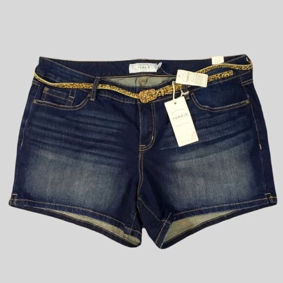 TORRID PLUS SIZE DENIM LOW RISE SHORTS - Picture 3 of 12